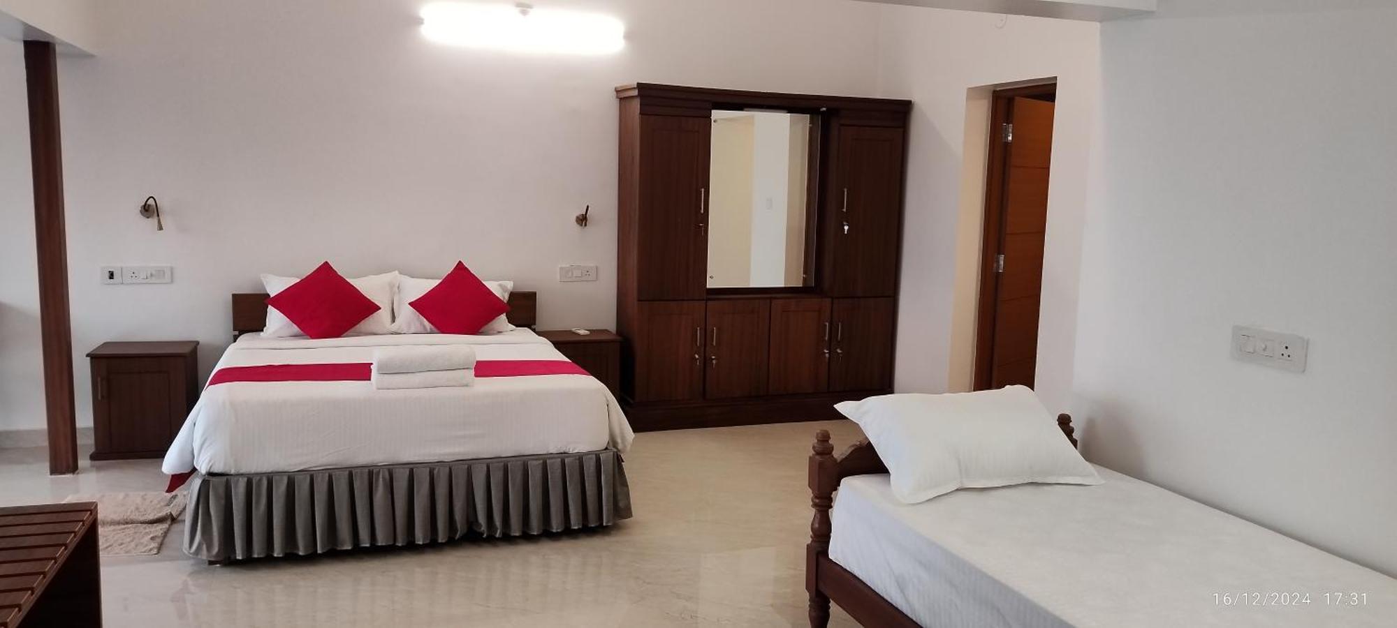 Alleppey Holiday Beach Resort Alappuzha Exterior photo