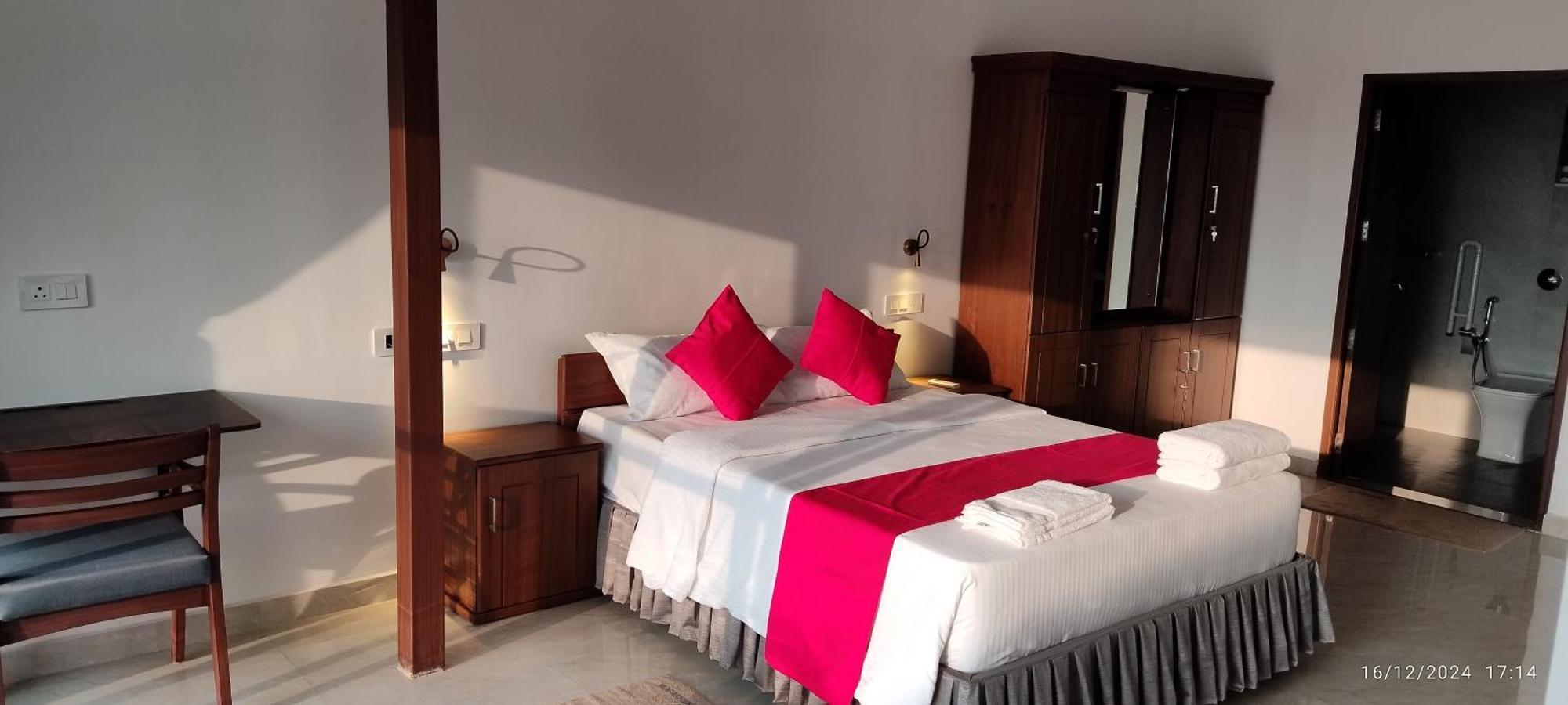 Alleppey Holiday Beach Resort Alappuzha Exterior photo